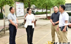 我就这样指导惠英红拍照