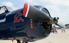 军用机场神秘瞬间：军事爱好者拍摄被抓，揭秘背后真相