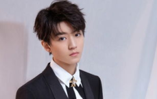 王俊凯和花西子一起耍花朝